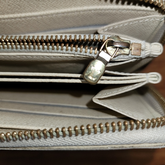 Louis Vuitton Damier Azur Zippy Wallet - Picture 11 of 15
